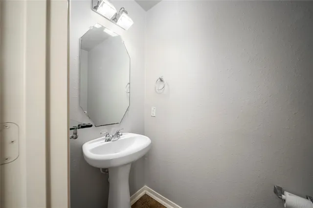 $3,400 | 312 Falcon Lake Drive, Friendswood, TX 77546