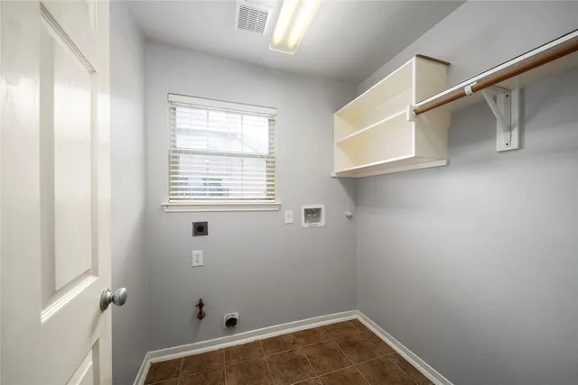 $3,400 | 312 Falcon Lake Drive, Friendswood, TX 77546