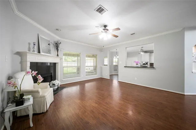 $3,400 | 312 Falcon Lake Drive, Friendswood, TX 77546