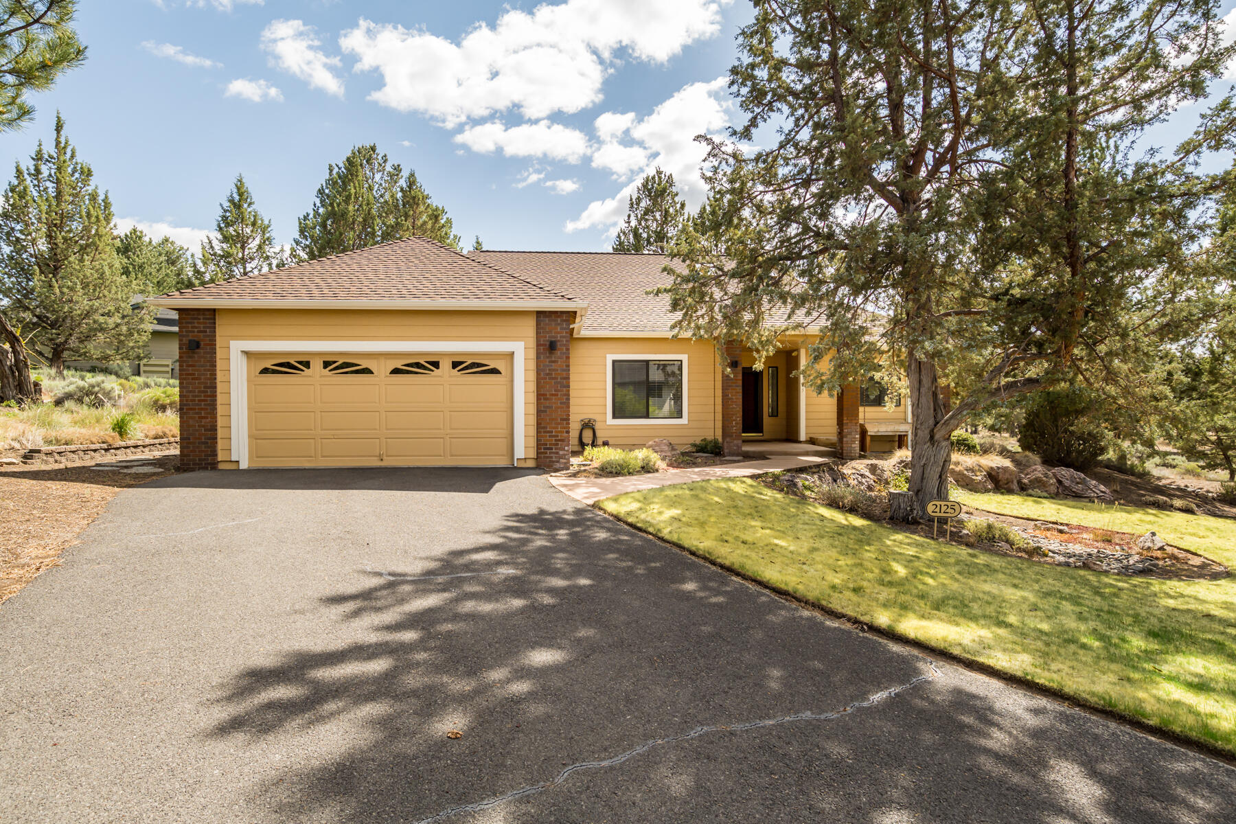 2125 Condor Drive Redmond, OR 97756 - Photo 1 of 42 JH5_4004