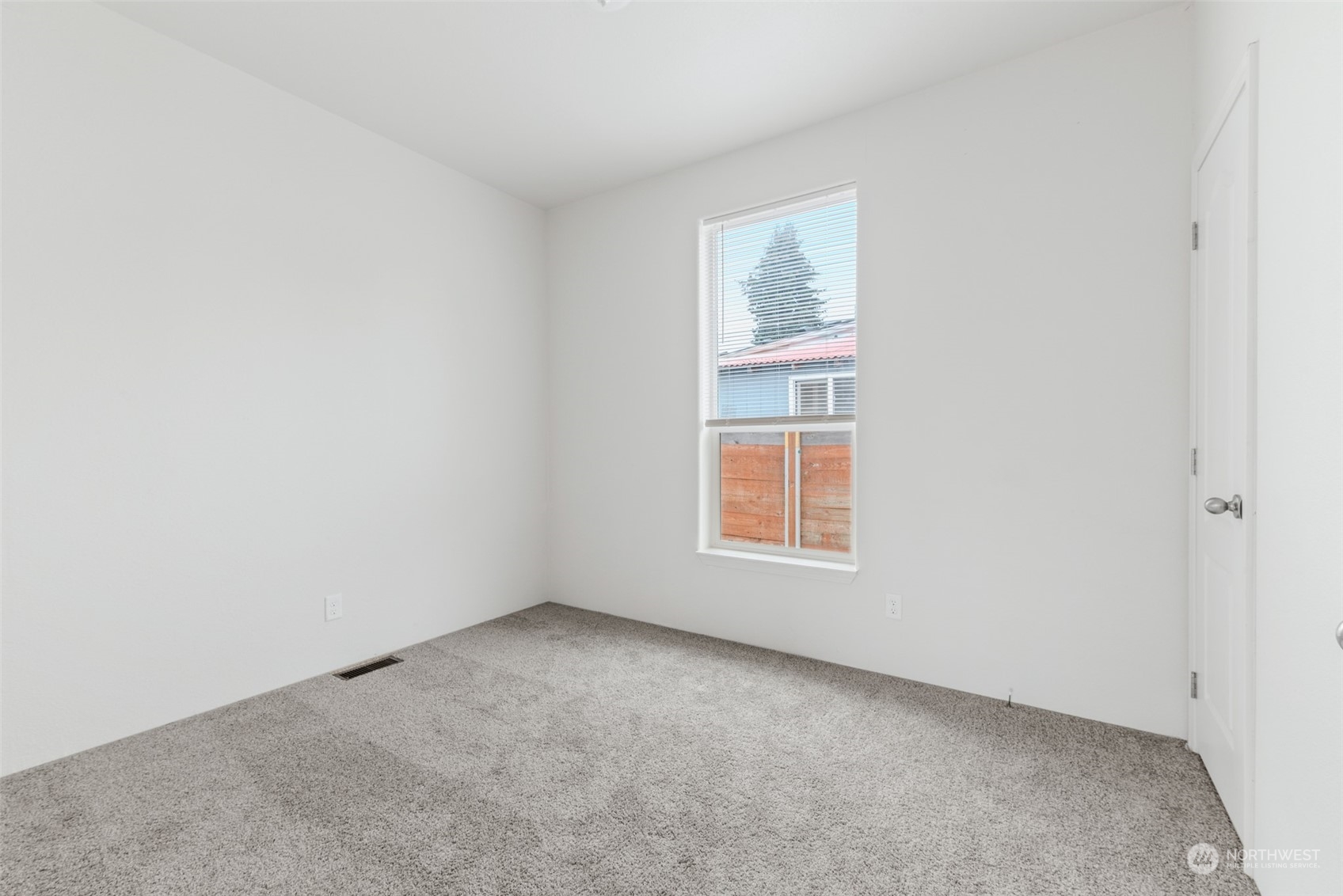 9811 Southwest Herman Road, Unit 45 Tualatin, OR 97062 - Photo 10 of 28 an empty room with a window