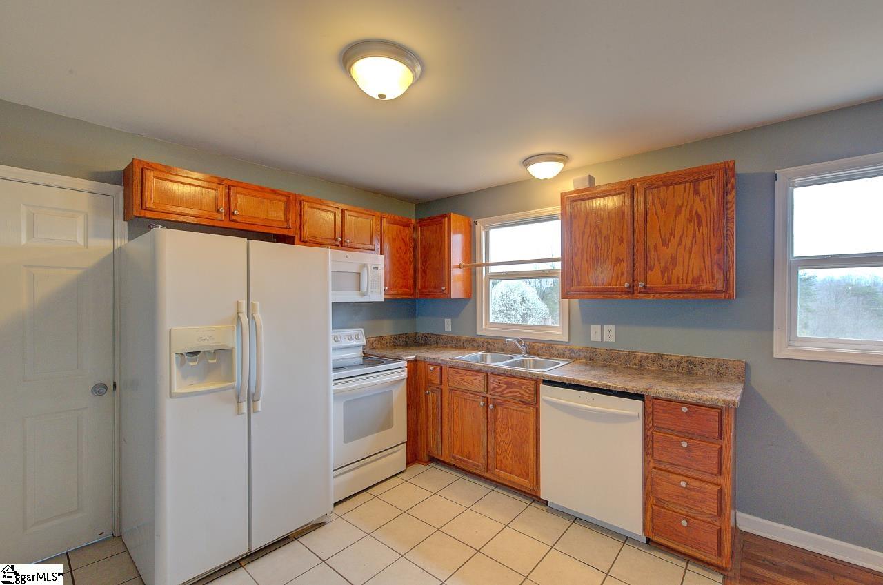 325 Rock Quarry Road Travelers Rest, SC 29690 - Photo 14 of 35