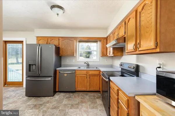 $374,900 | 302 Montana Court, Bunker Hill, WV 25413