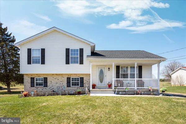 $374,900 | 302 Montana Court, Bunker Hill, WV 25413