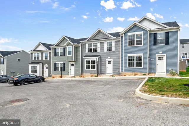 $1,974 | 2762 Maplewood Circle, Harrisburg, PA 17110