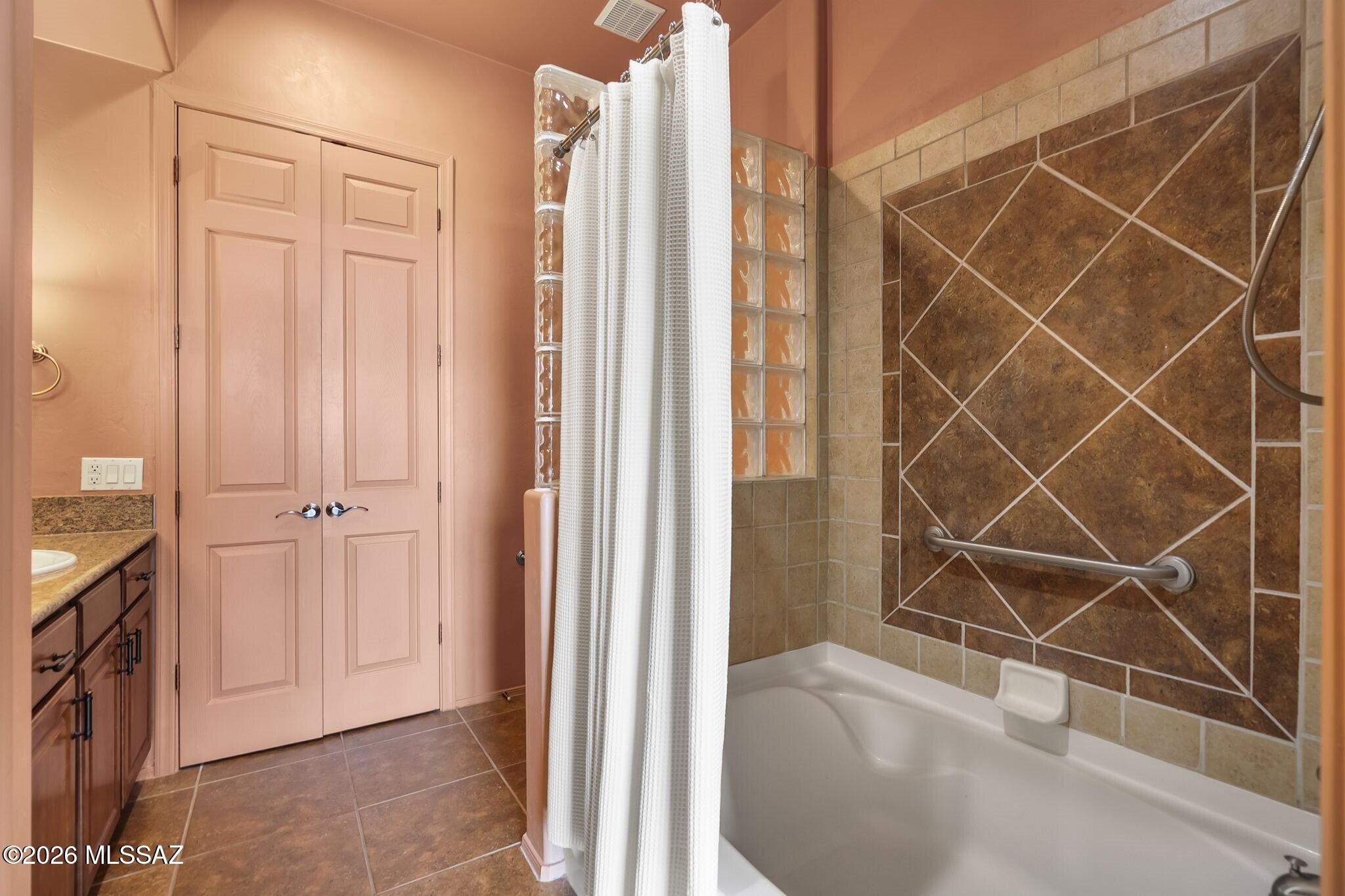 112 Post Way Tubac, AZ 85646 - Photo 24 of 45 Primary Bathroom