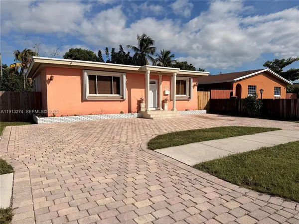 $2,950 | 2435 Wilson Street, Unit 1, Hollywood, FL 33020