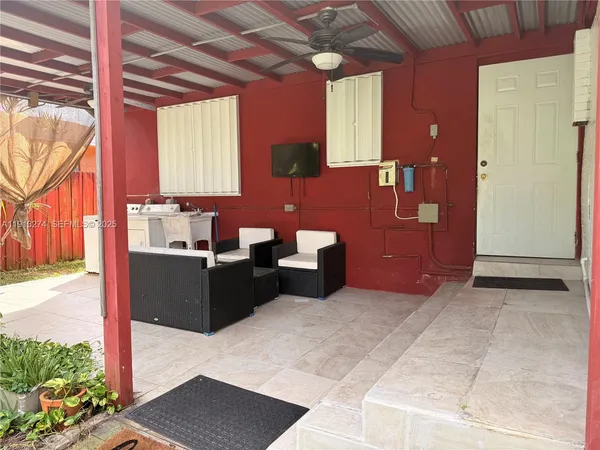 $2,950 | 2435 Wilson Street, Unit 1, Hollywood, FL 33020