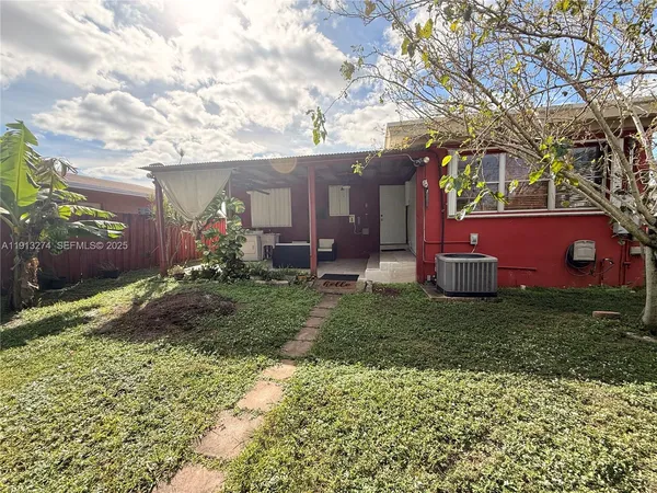 $2,950 | 2435 Wilson Street, Unit 1, Hollywood, FL 33020