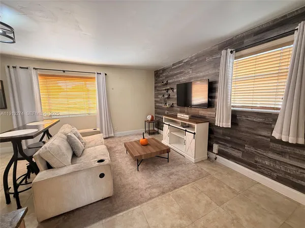 $2,950 | 2435 Wilson Street, Unit 1, Hollywood, FL 33020