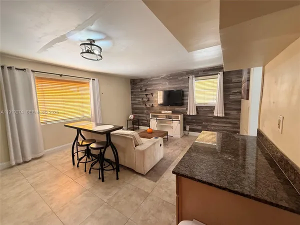 $2,950 | 2435 Wilson Street, Unit 1, Hollywood, FL 33020