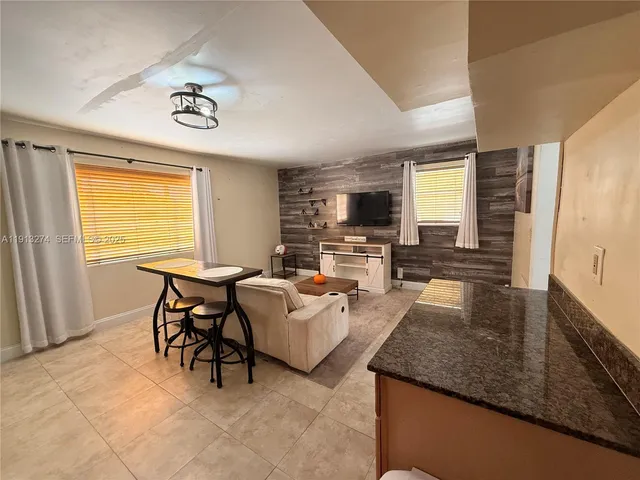 $2,950 | 2435 Wilson Street, Unit 1, Hollywood, FL 33020