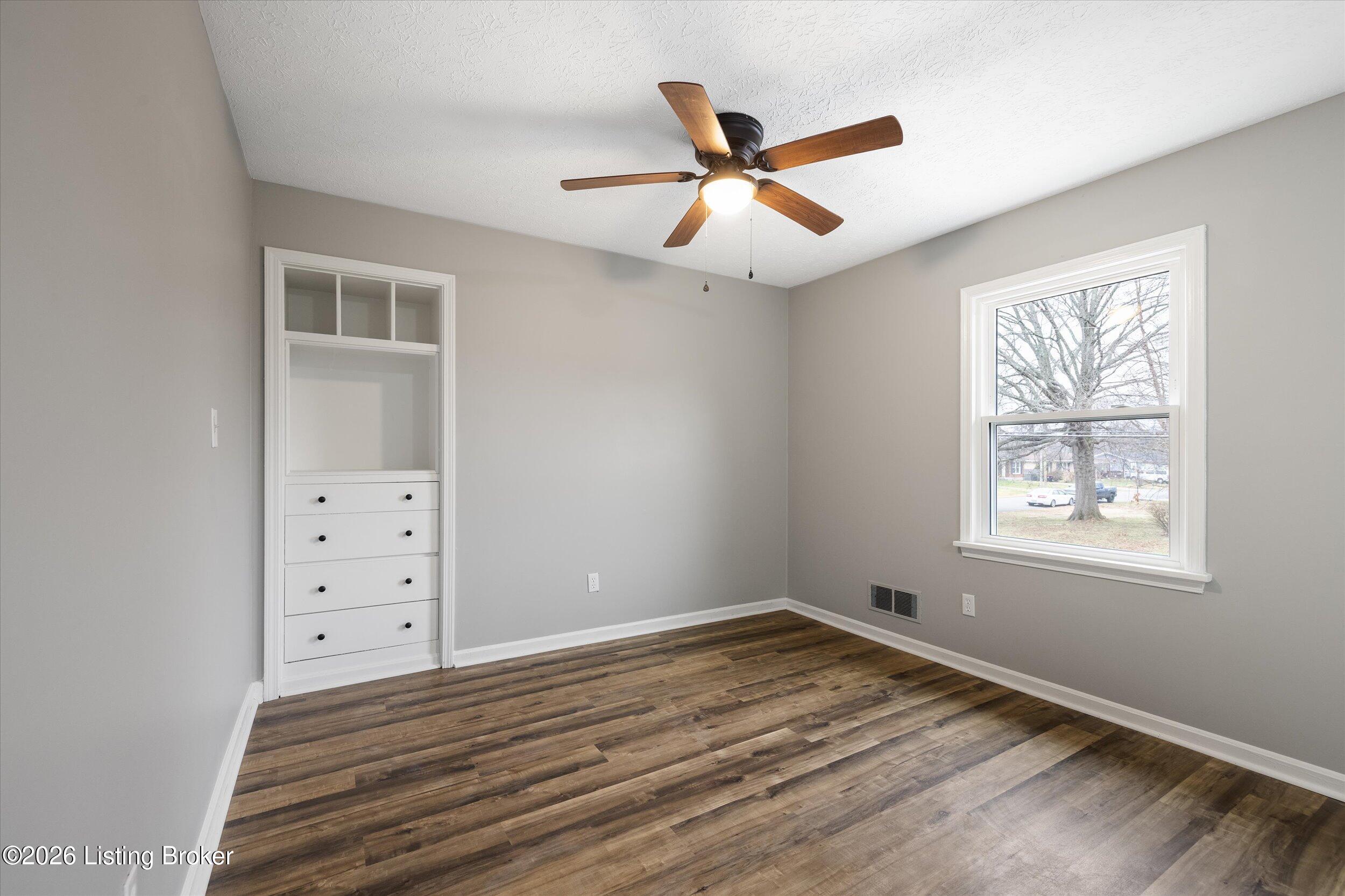 4433 Malcolm Road Louisville, KY 40216 - Photo 15 of 39 11-3U8A3601