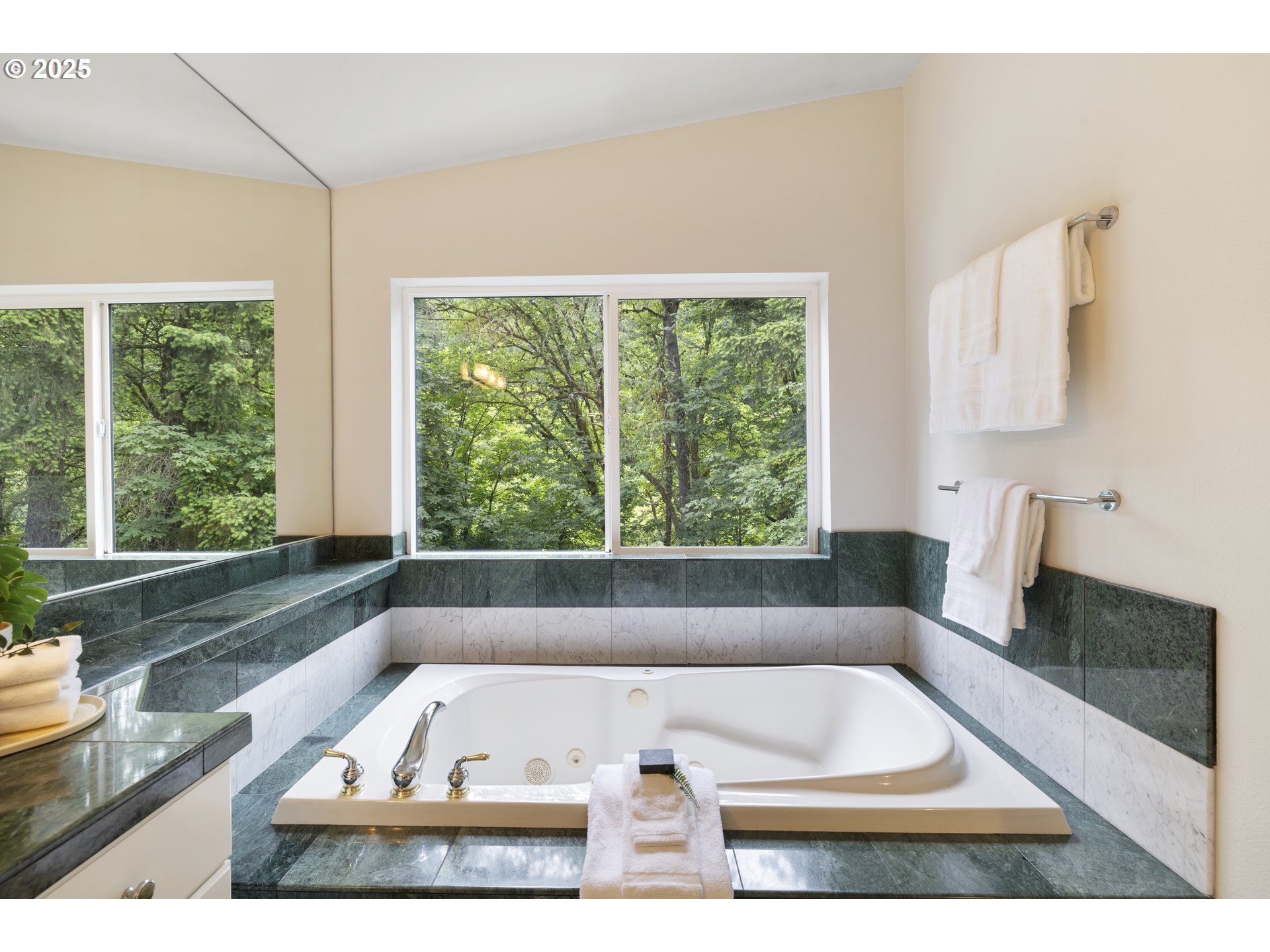 1983 Ridgewood Road Lake Oswego, OR 97034 - Photo 41 of 48 Gallery Image 41