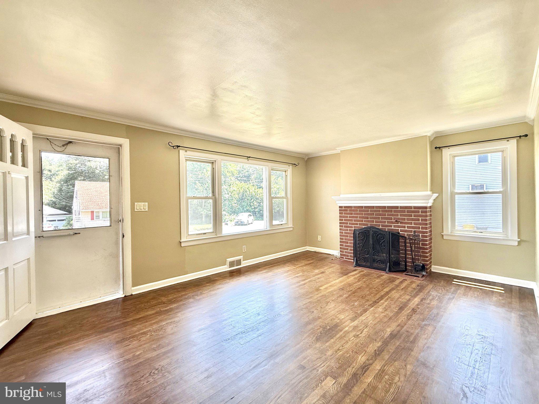 61 Colson Avenue Hamilton, NJ 08610 - Photo 3 of 29 Bright and inviting living space.