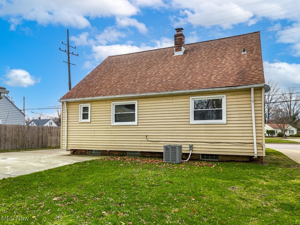 2109 Green Road Cleveland, OH 44121 - Photo 36 of 38