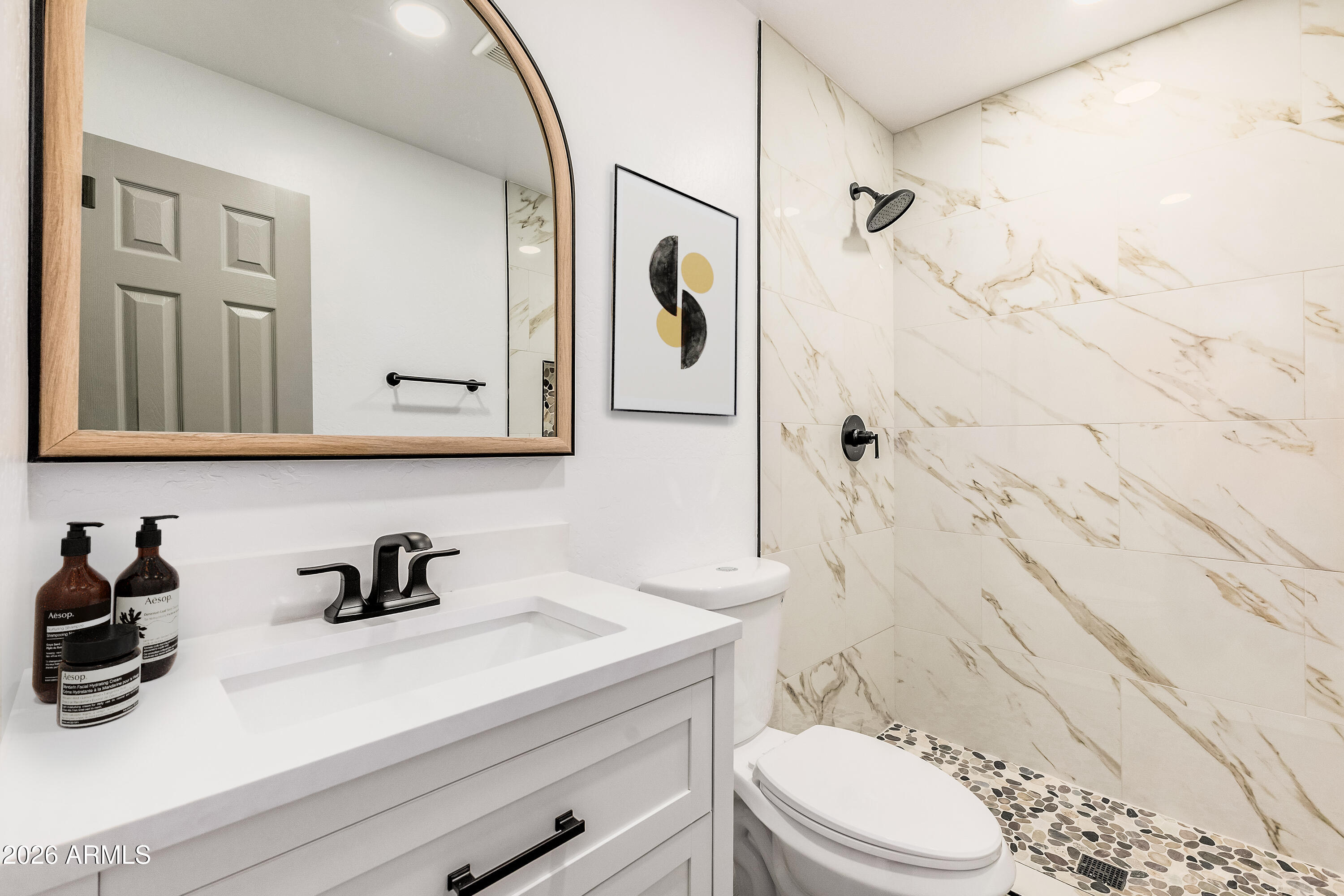 1647 West Villa Rita Drive Phoenix, AZ 85023 - Photo 41 of 59 Hall Bathroom