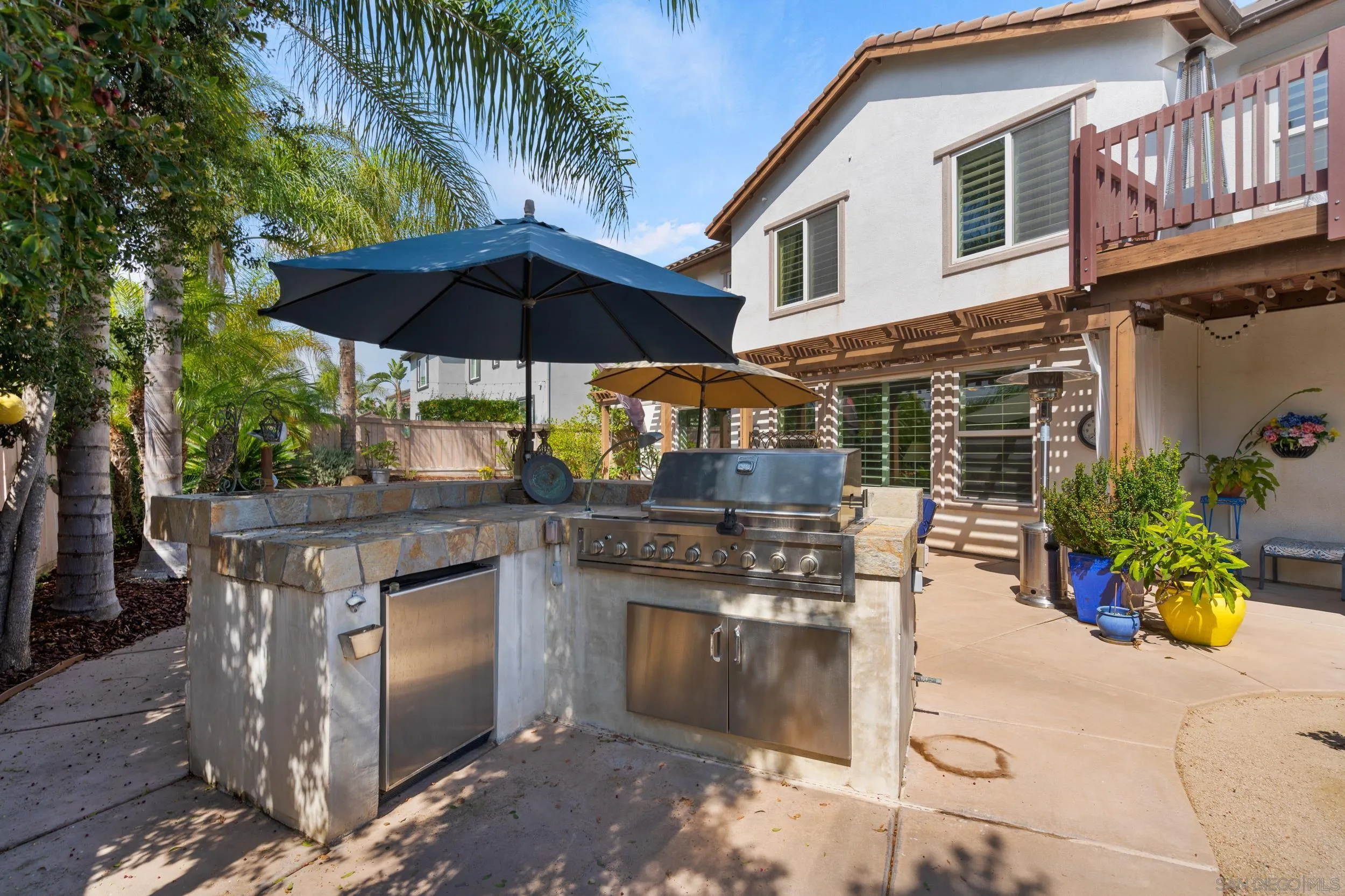 15976 Cayenne Ridge Road San Diego, CA 92127 - Photo 28 of 32 a table and chairs in the patio