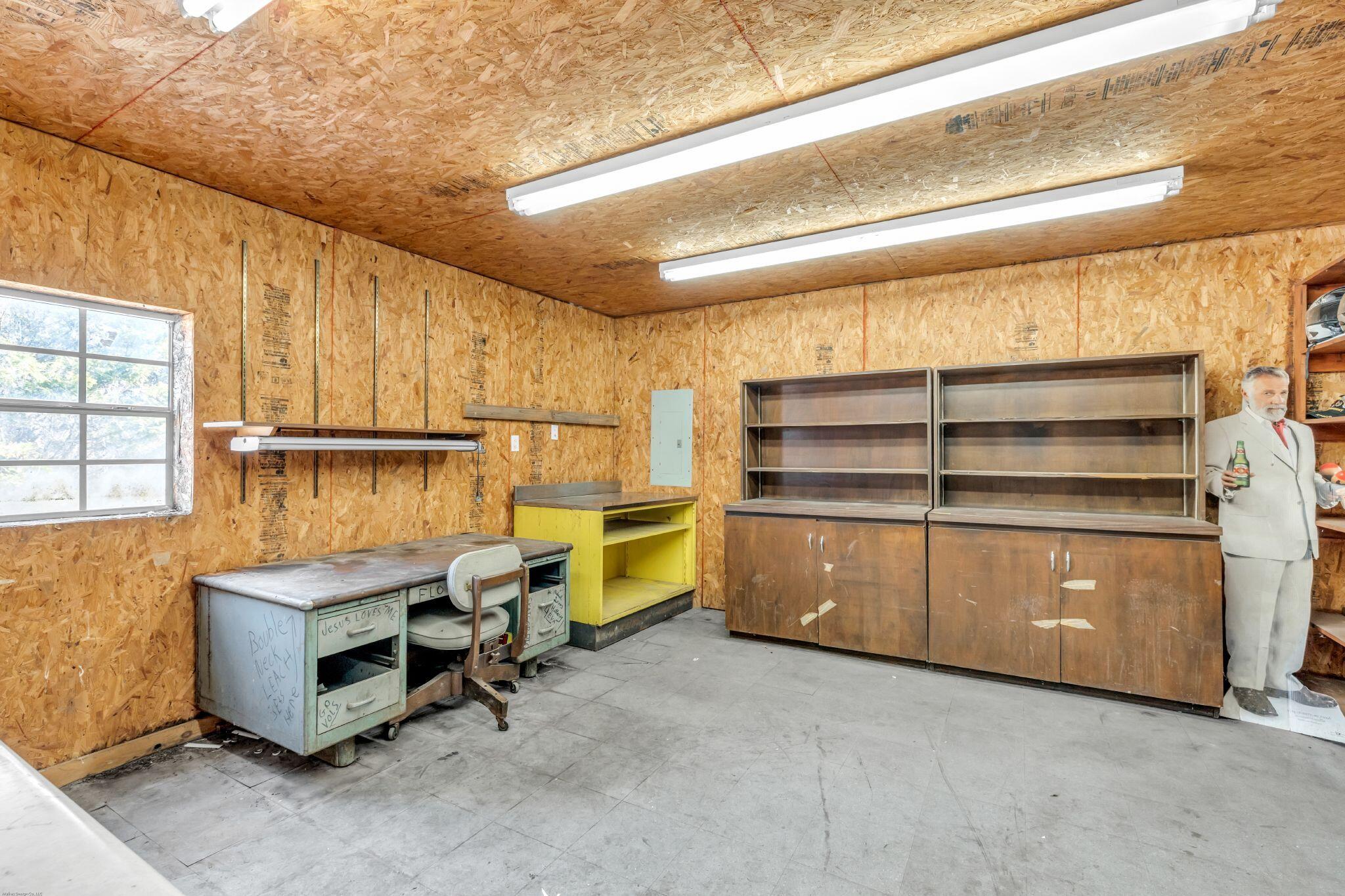 7234 Banther Road Harrison, TN 37341 - Photo 29 of 35 Office area in your workshop