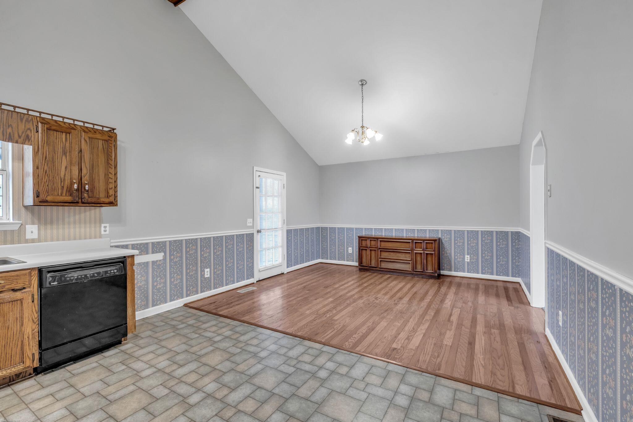 7234 Banther Road Harrison, TN 37341 - Photo 5 of 35 Dining area in kitchen