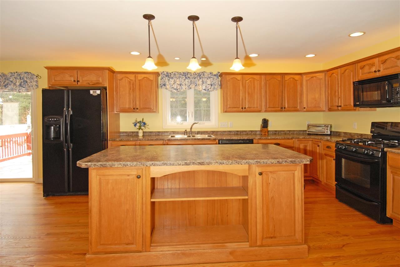 122 Winkley Farm Lane Rochester, NH 03867 - Photo 9 of 38
