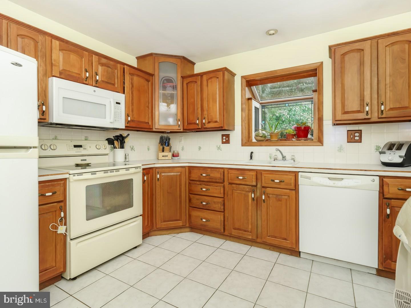 719 Spring Hill Road Langhorne, PA 19053 - Photo 13 of 25 Kitchen