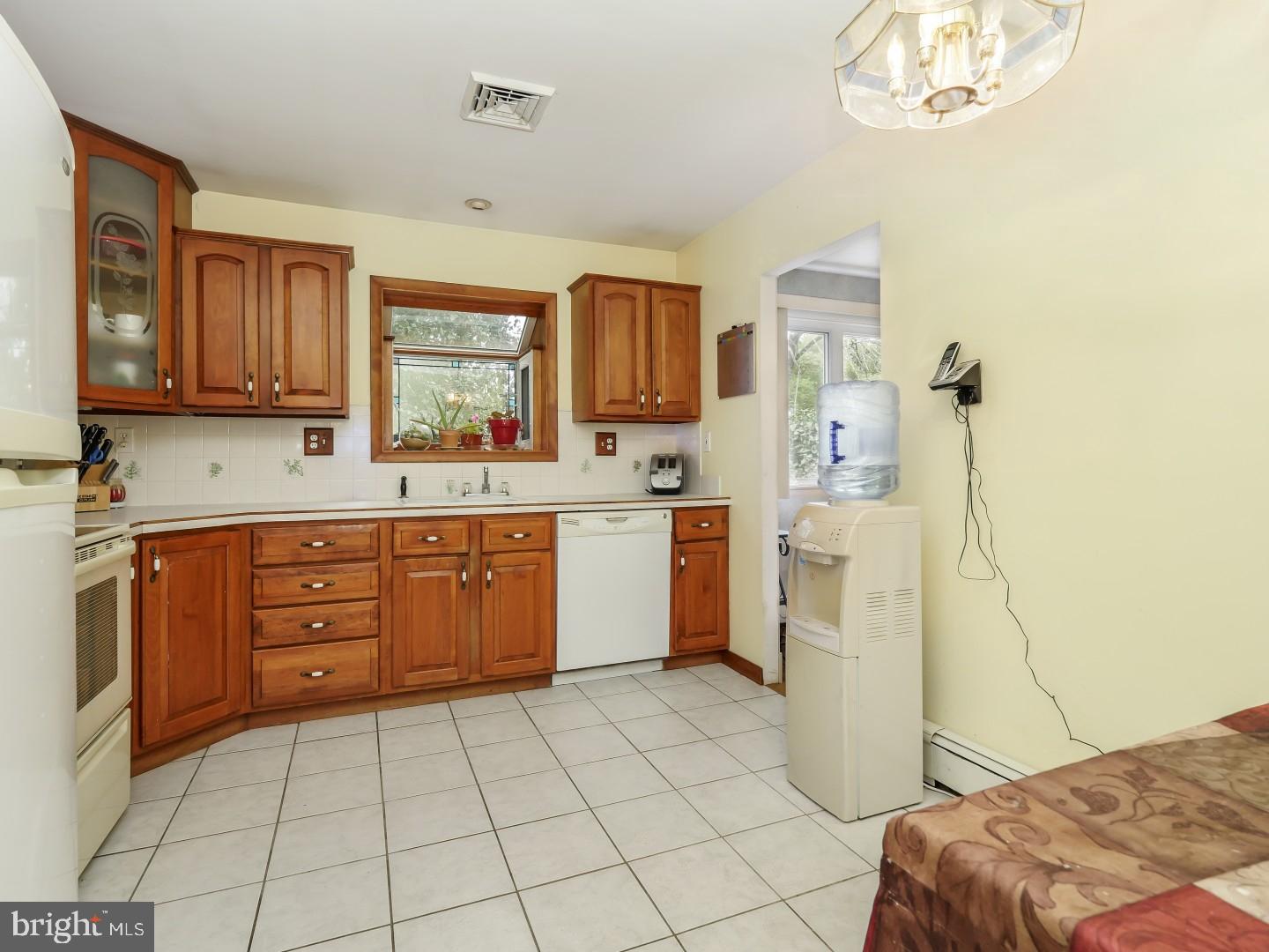 719 Spring Hill Road Langhorne, PA 19053 - Photo 15 of 25 Kitchen