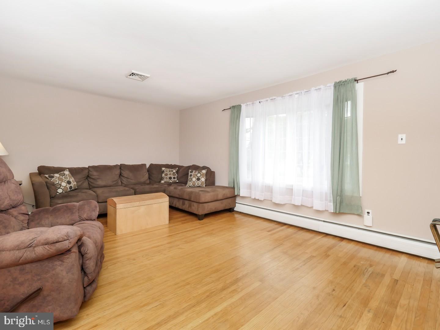 719 Spring Hill Road Langhorne, PA 19053 - Photo 5 of 25 Living Room