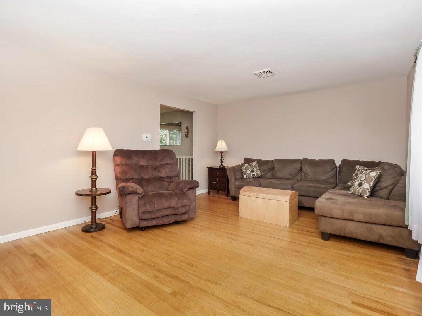 719 Spring Hill Road Langhorne, PA 19053 - Photo 6 of 25 Living Room
