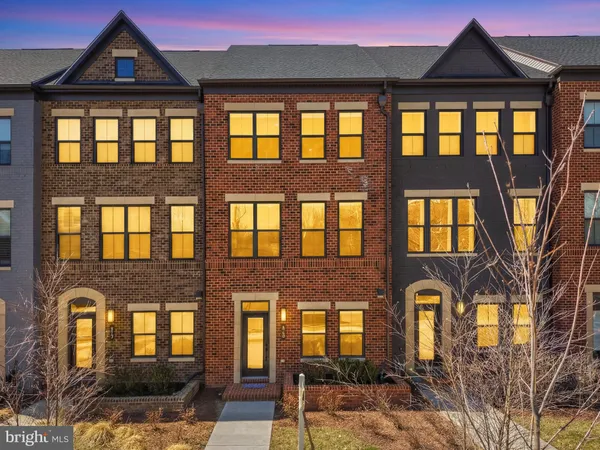 $1,075,000 | 820 South Greenbrier Street, Arlington, VA 22204