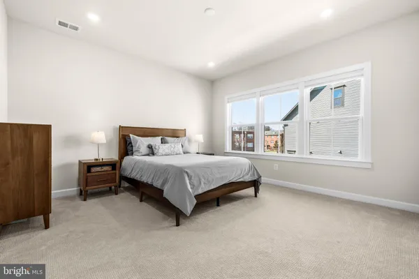 $1,075,000 | 820 South Greenbrier Street, Arlington, VA 22204
