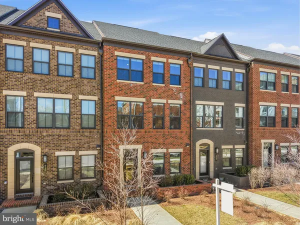 $1,075,000 | 820 South Greenbrier Street, Arlington, VA 22204