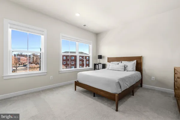 $1,075,000 | 820 South Greenbrier Street, Arlington, VA 22204