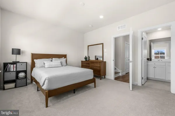 $1,075,000 | 820 South Greenbrier Street, Arlington, VA 22204