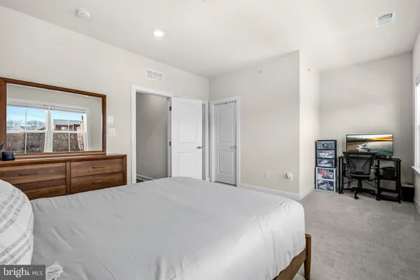 $1,075,000 | 820 South Greenbrier Street, Arlington, VA 22204