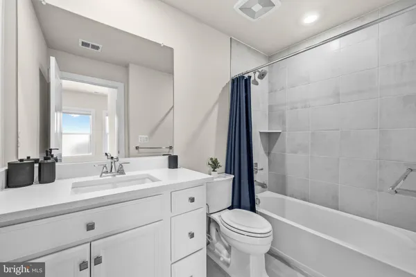 $1,075,000 | 820 South Greenbrier Street, Arlington, VA 22204