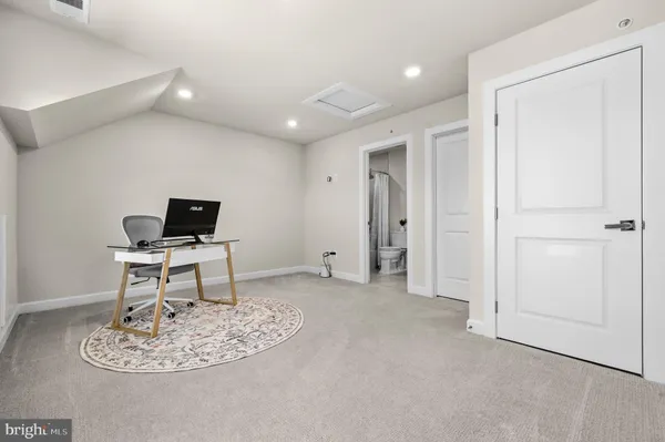 $1,075,000 | 820 South Greenbrier Street, Arlington, VA 22204
