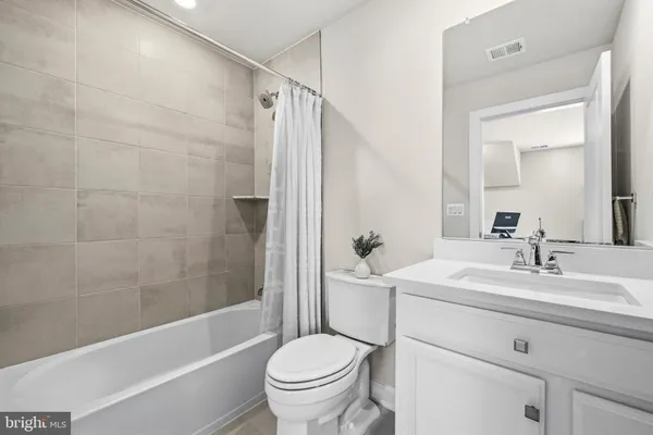$1,075,000 | 820 South Greenbrier Street, Arlington, VA 22204