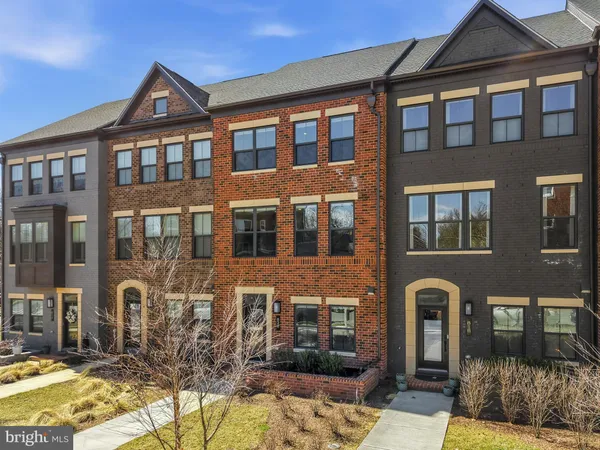 $1,075,000 | 820 South Greenbrier Street, Arlington, VA 22204