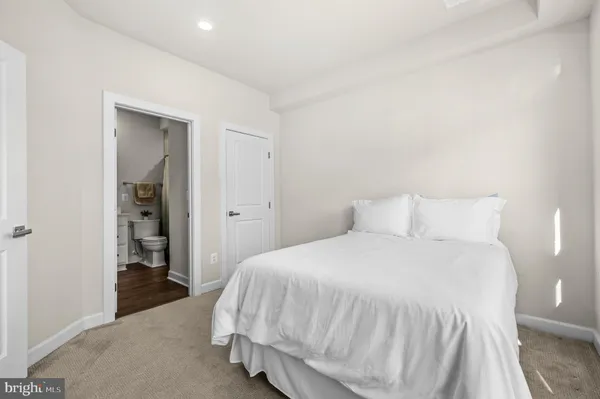 $1,075,000 | 820 South Greenbrier Street, Arlington, VA 22204