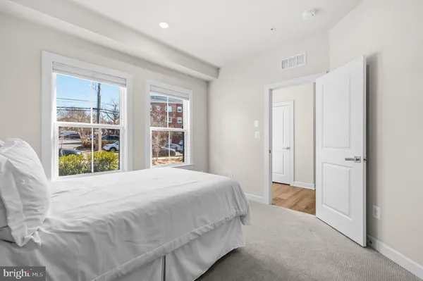 $1,075,000 | 820 South Greenbrier Street, Arlington, VA 22204