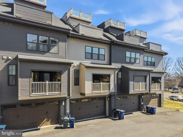 $1,075,000 | 820 South Greenbrier Street, Arlington, VA 22204