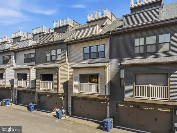 $1,075,000 | 820 South Greenbrier Street, Arlington, VA 22204