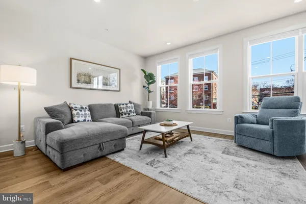$1,075,000 | 820 South Greenbrier Street, Arlington, VA 22204