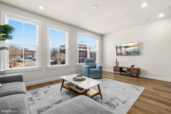 $1,075,000 | 820 South Greenbrier Street, Arlington, VA 22204