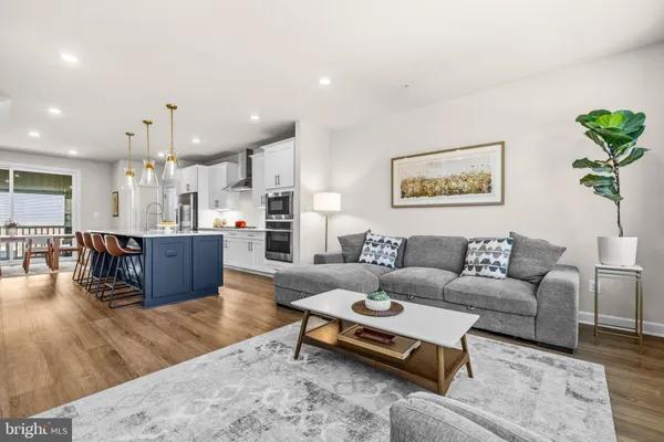 $1,075,000 | 820 South Greenbrier Street, Arlington, VA 22204