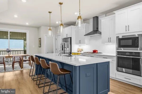 $1,075,000 | 820 South Greenbrier Street, Arlington, VA 22204