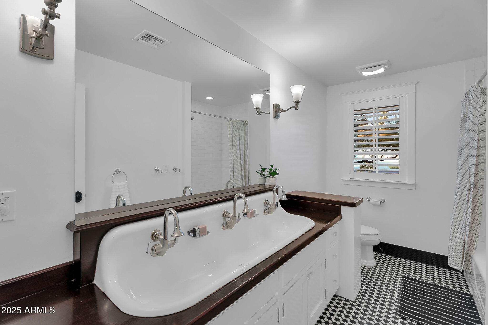 229 West Berridge Lane Phoenix, AZ 85013 - Photo 40 of 78 a bathroom with a sink and a mirror