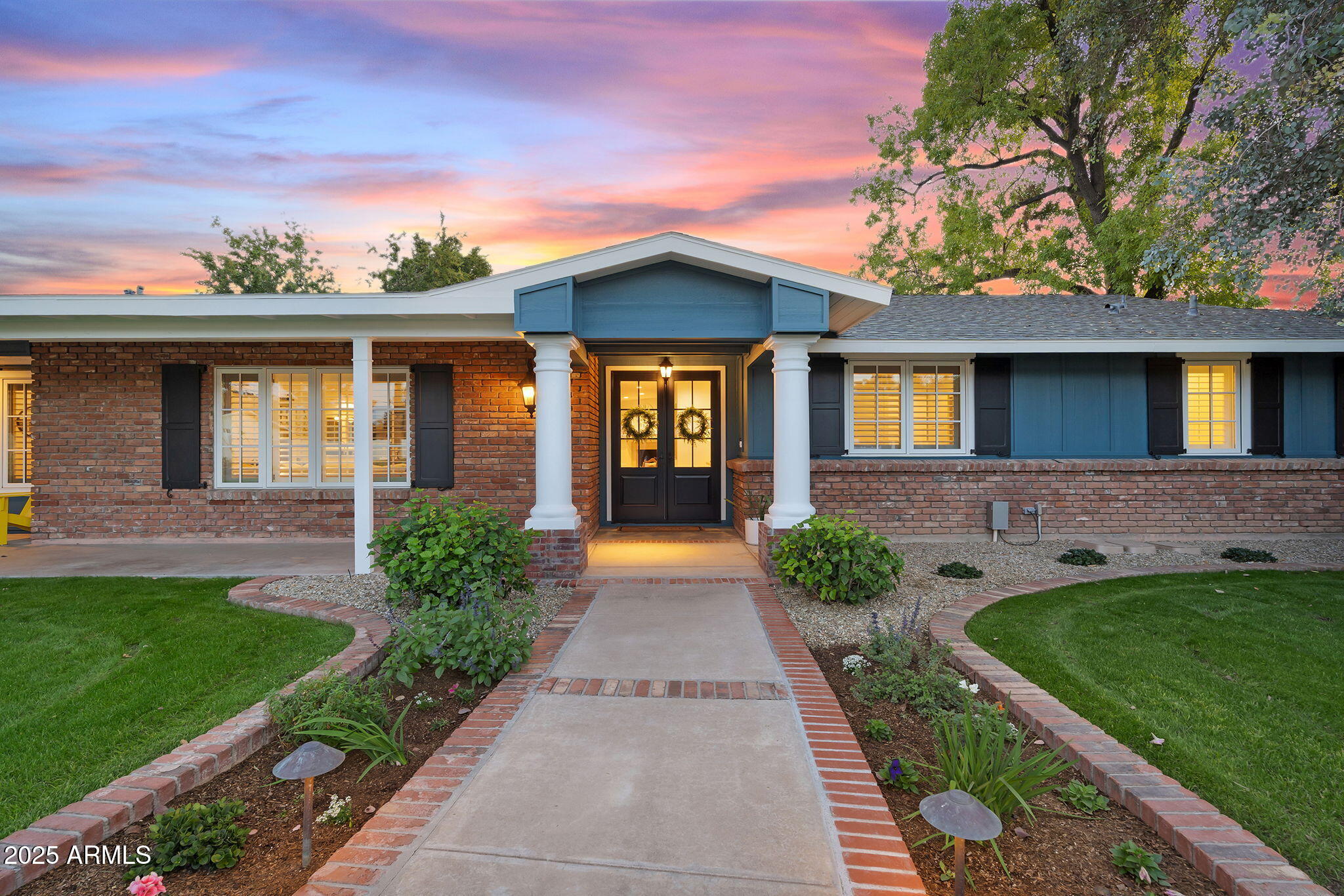 229 West Berridge Lane Phoenix, AZ 85013 - Photo 5 of 78 a front view of a house with yard