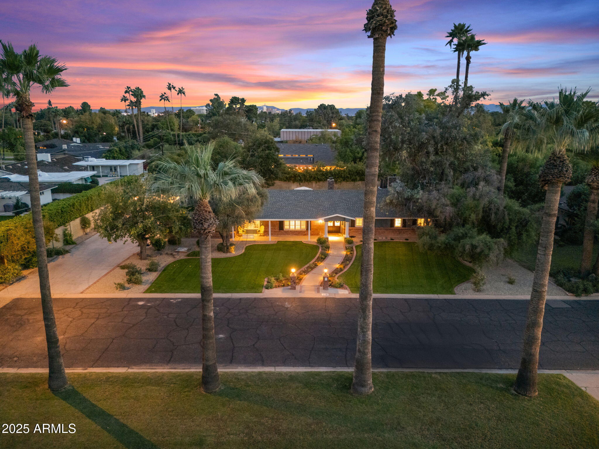 229 West Berridge Lane Phoenix, AZ 85013 - Photo 69 of 78 a view of a park with large tree